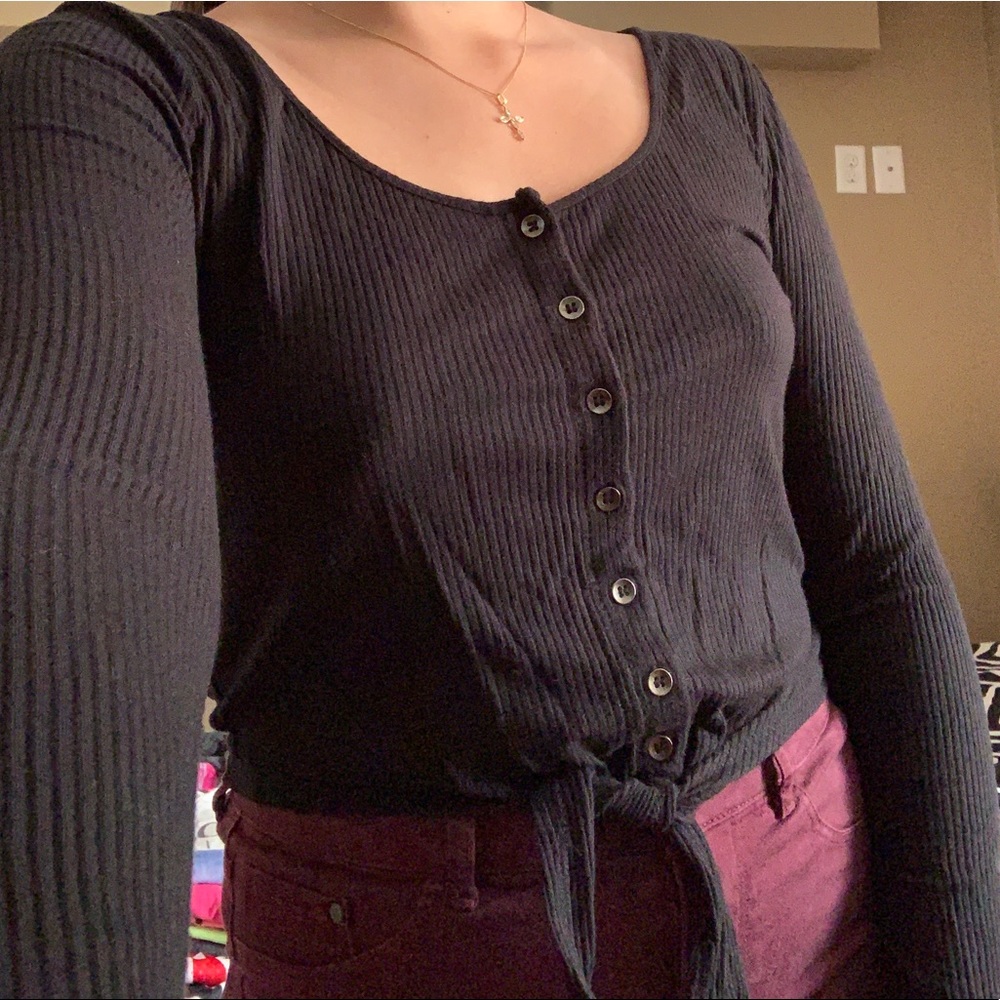 Black cropped buttoned top w/ bottom tie